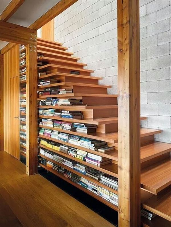 merdiven altı kitaplık raf